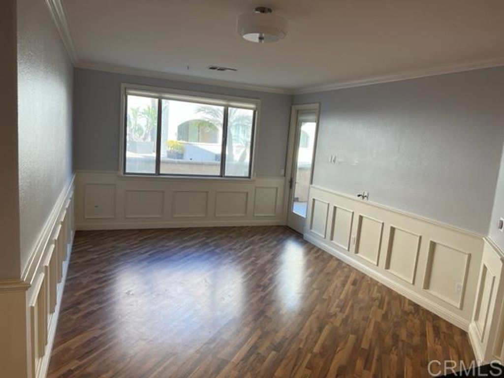 listing image 130725621502948425316