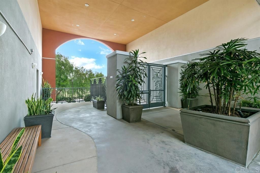 listing image 130720542303361096017