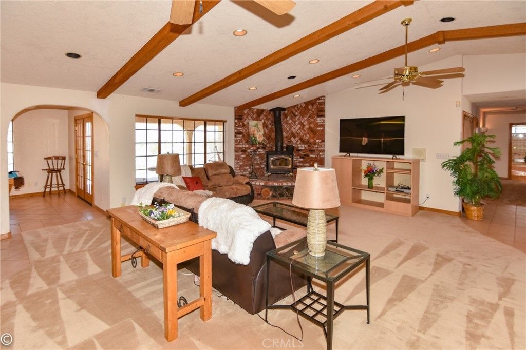 listing image 130729844737675330859