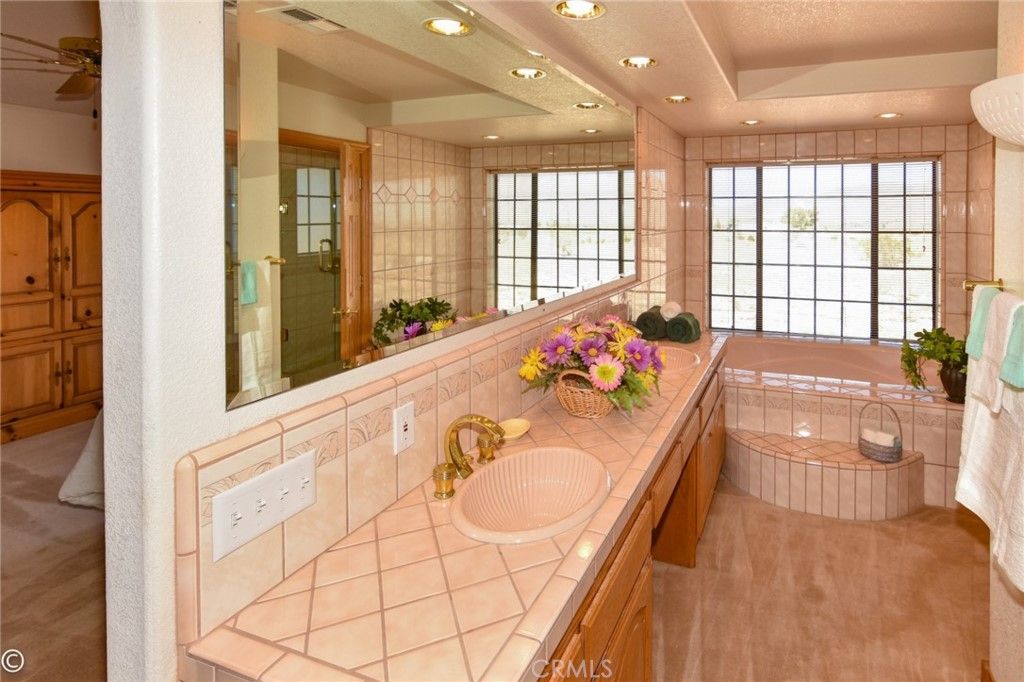 listing image 130729392663716445352