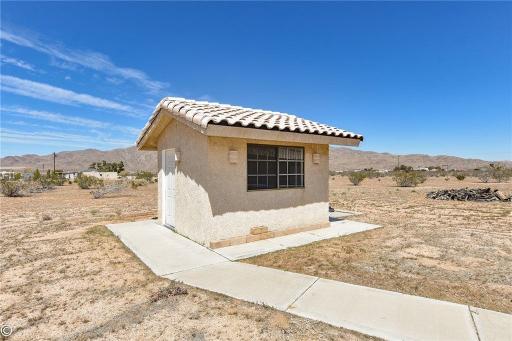 listing image 130724393783077514345