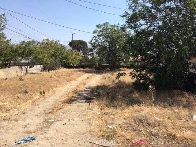 Flat parcel in Banning with complete city approved house plans for a 1500 SQFT home( 3 bedroom/2 bath/2 car garage). Almost ready for permit. Grading plans have been approved and rough grading has been completed as well as compaction report. Utilities are in the street. Buyer to verify utilities.