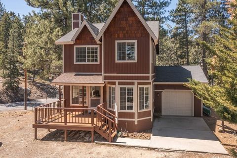 Photo of 814 Rayo Lane, Big Bear Lake, CA 92315 (MLS # IG25080135) Photo of 814 Rayo Lane, Big Bear Lake, CA 92315 (MLS # IG25080135)