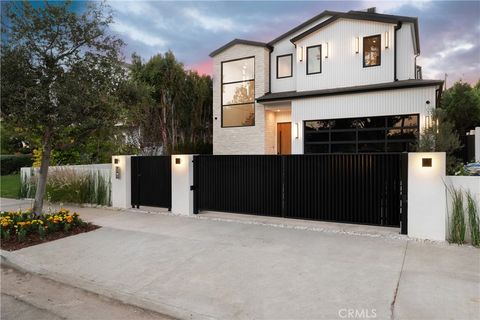 A home in Studio City