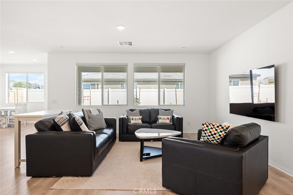 6258 Dongola Street