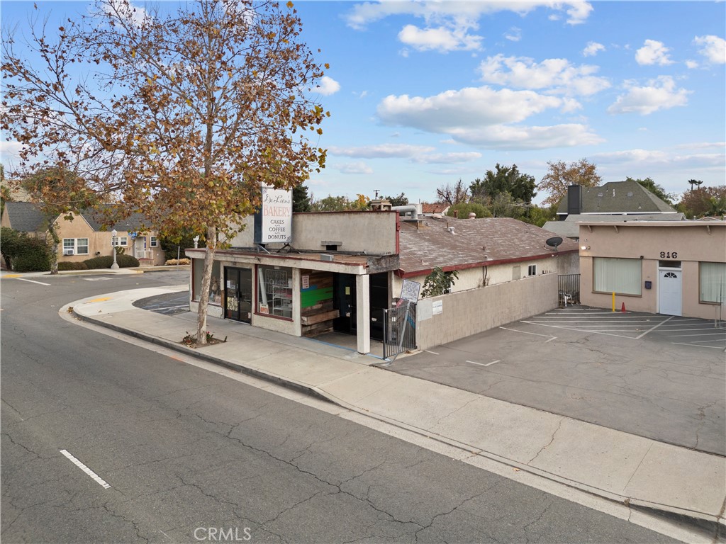 822 E Chapman Avenue