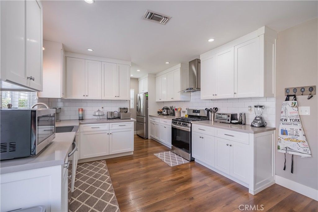 listing image 130725016541226394640