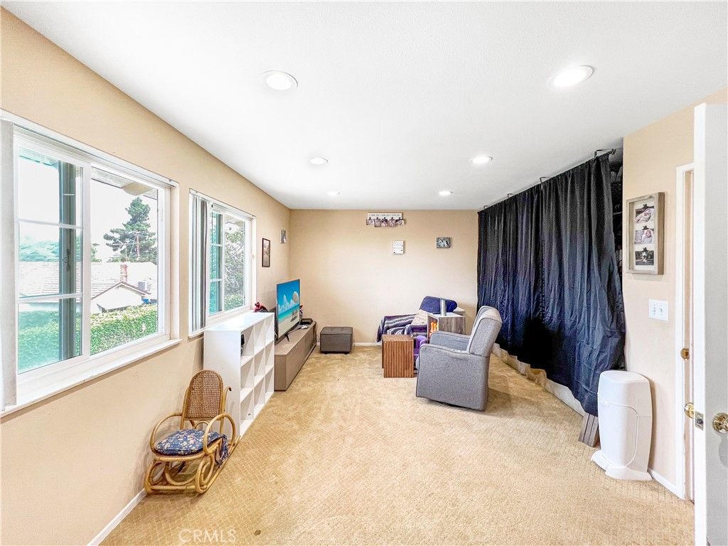 listing image 130721880690425264273