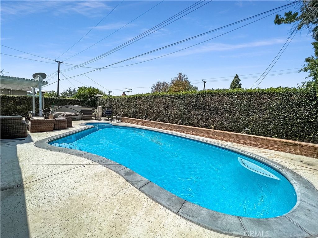 listing image 130724362494599408087
