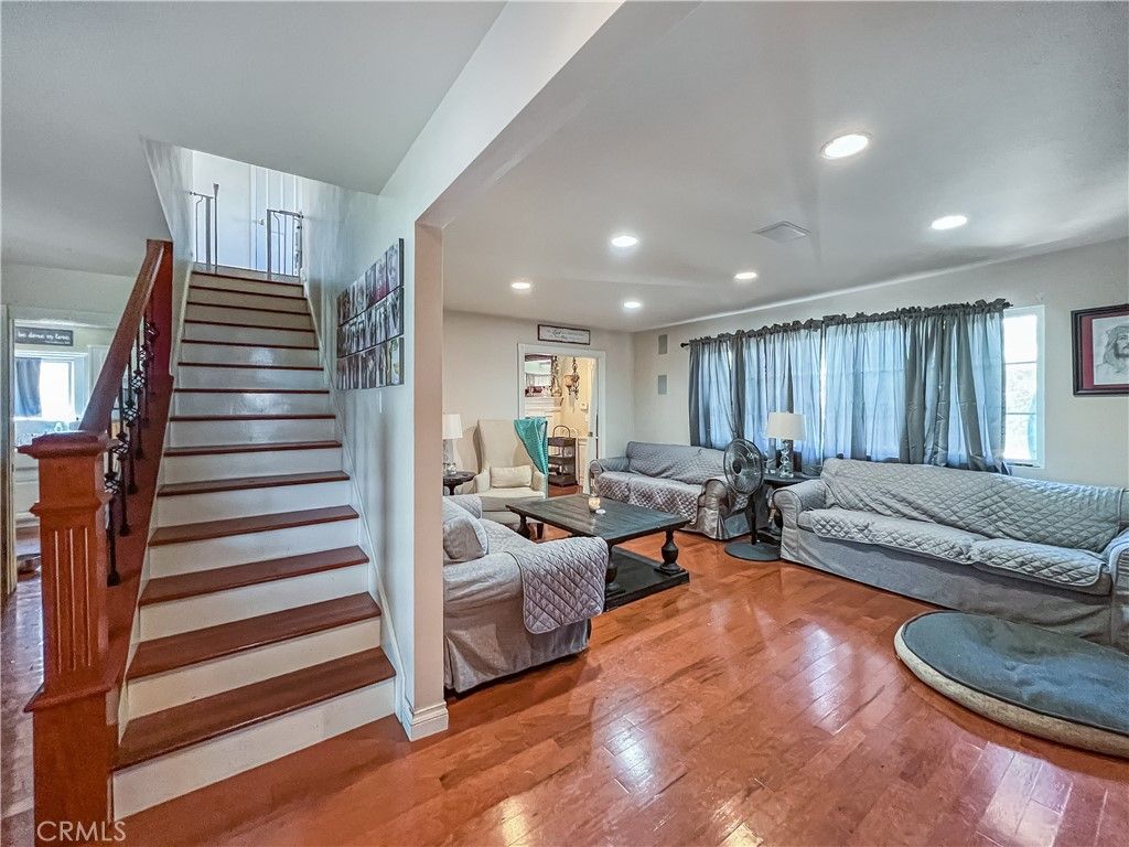 listing image 130727243772918575320
