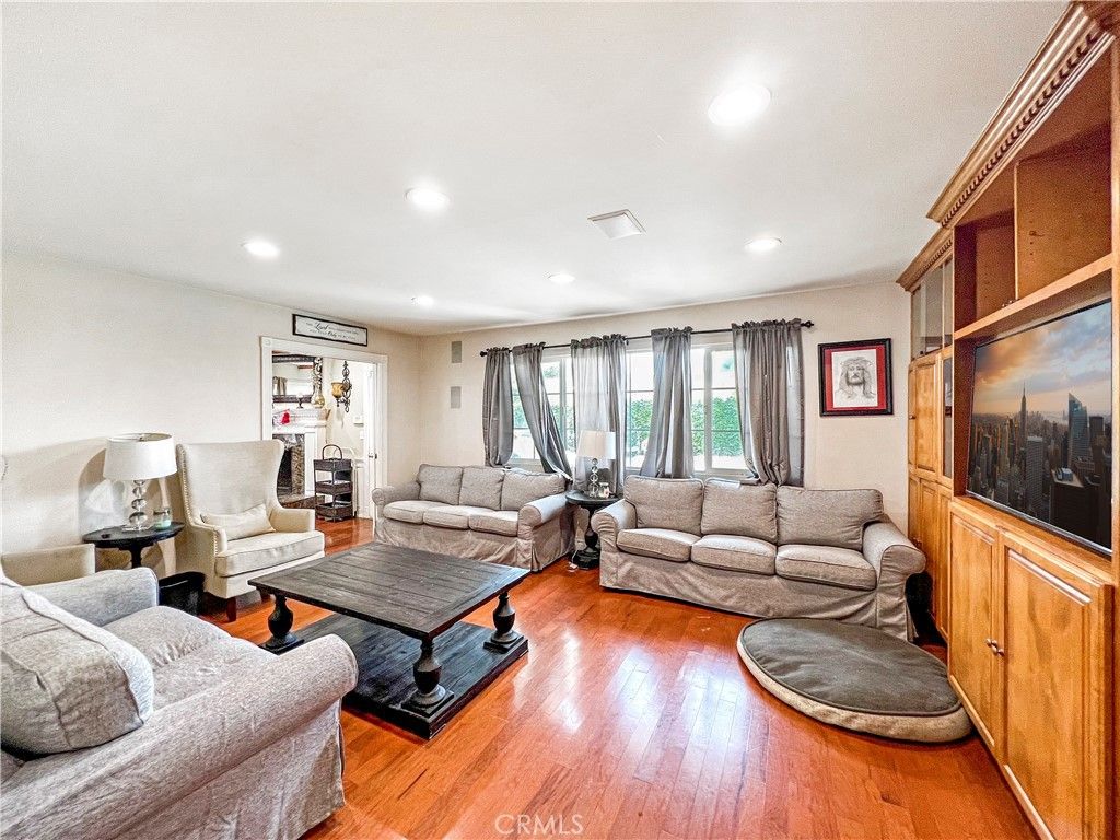 listing image 130720643860573107740