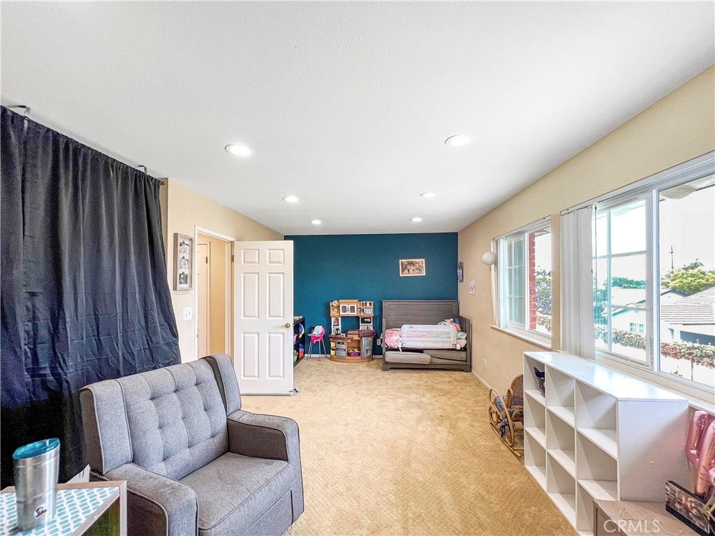 listing image 130728375243420689663