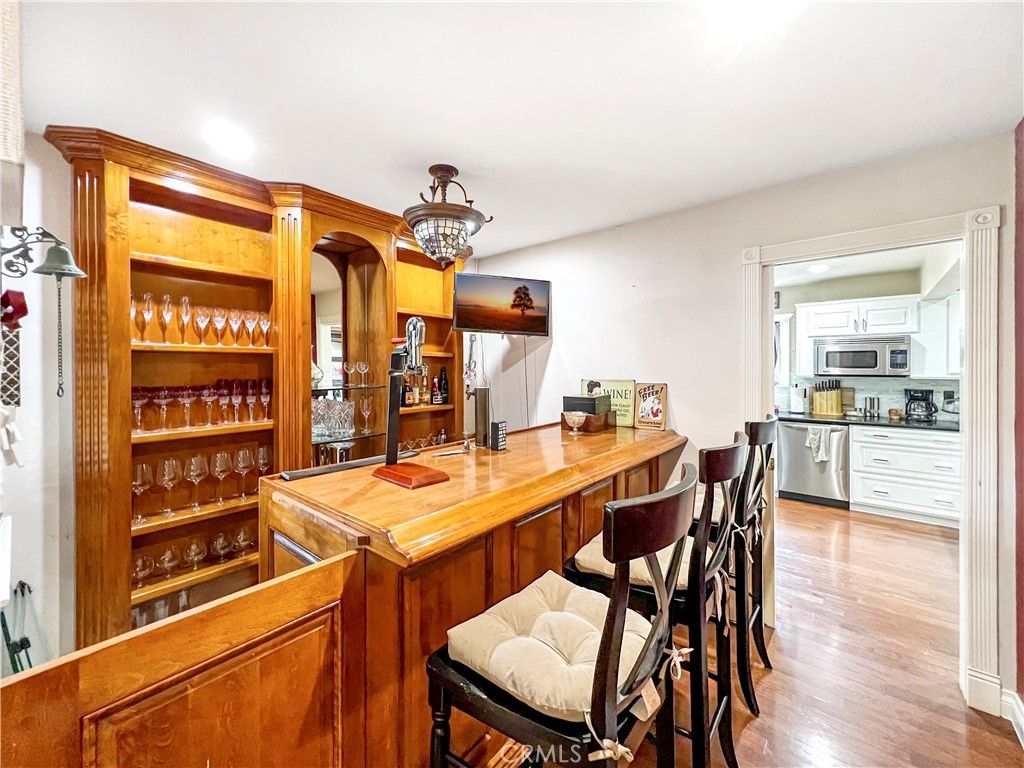 listing image 130721479210452921454