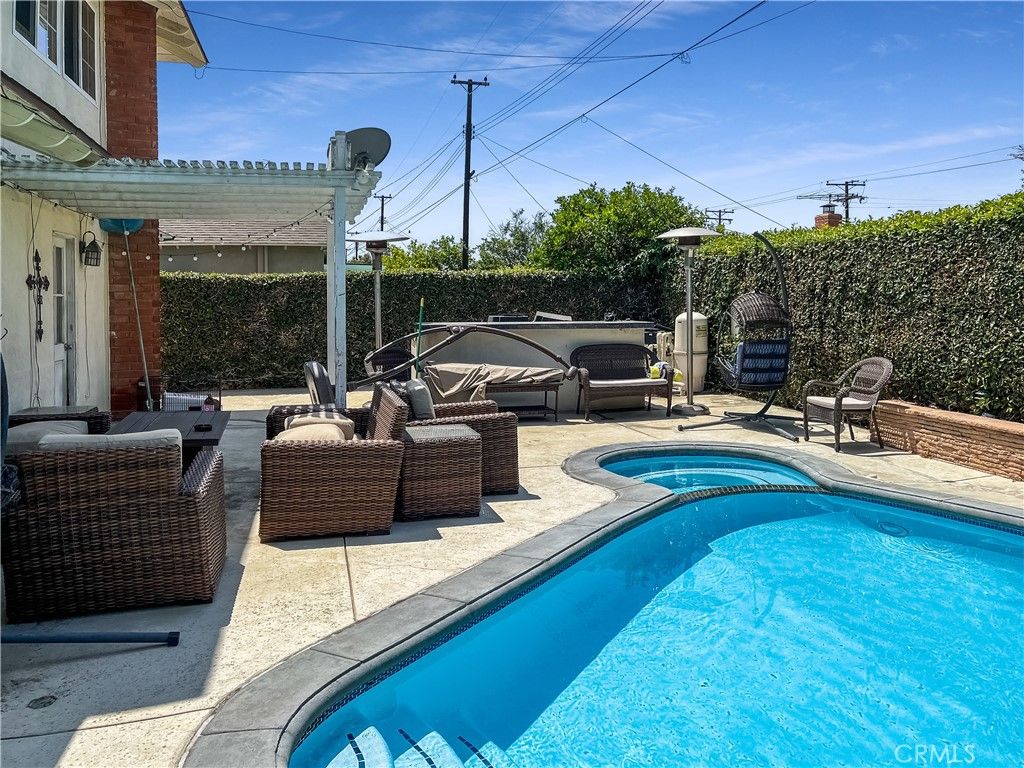 listing image 130724519783698980359