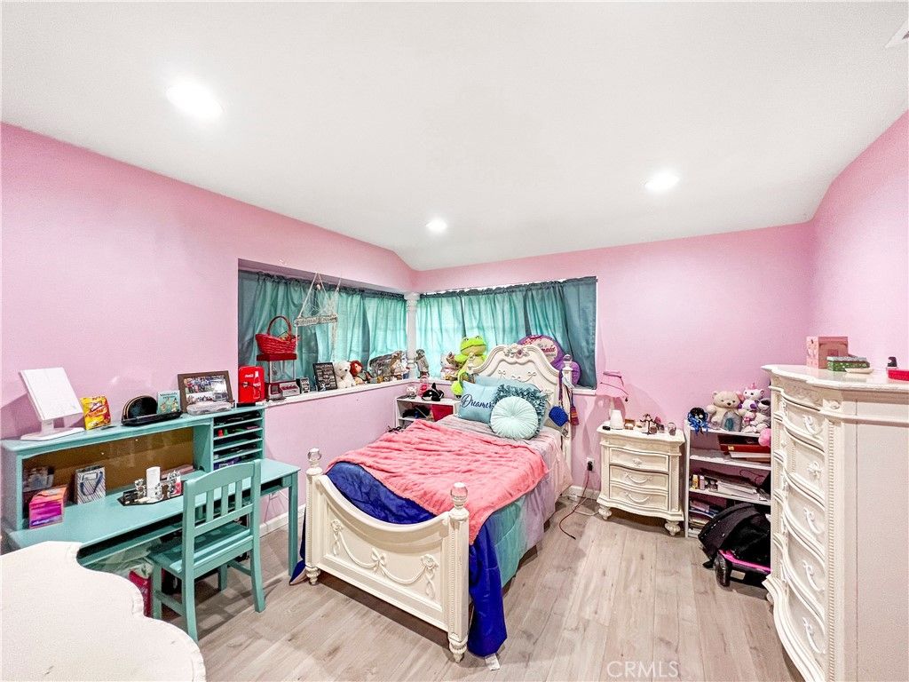 listing image 130728458324150567912