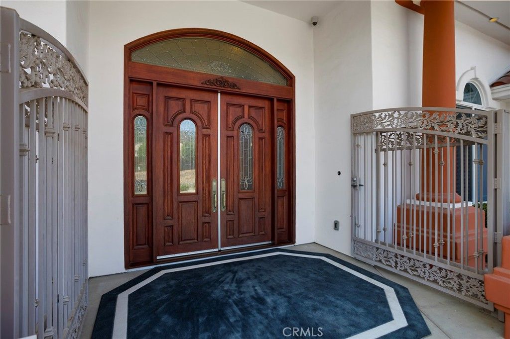 listing image 130720593926512320503