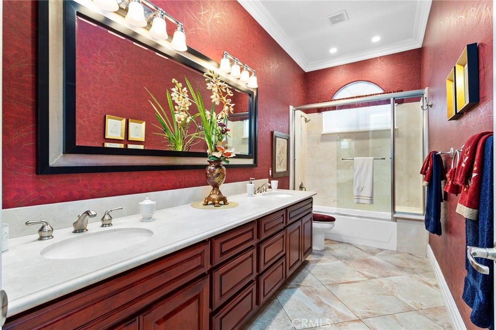 listing image 130726352249049474006