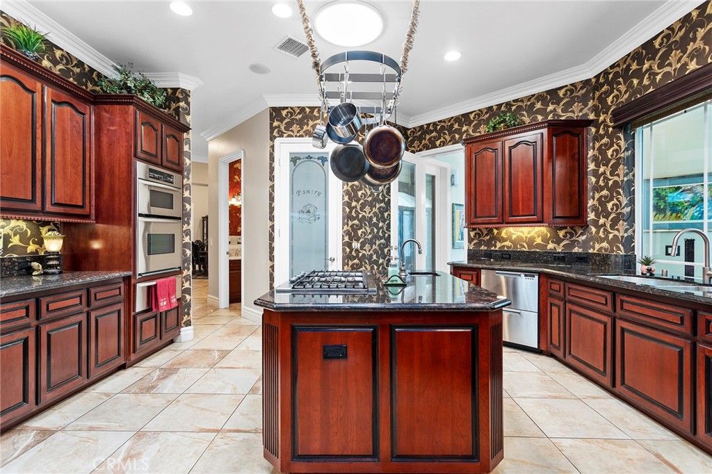 listing image 130724152384744161829