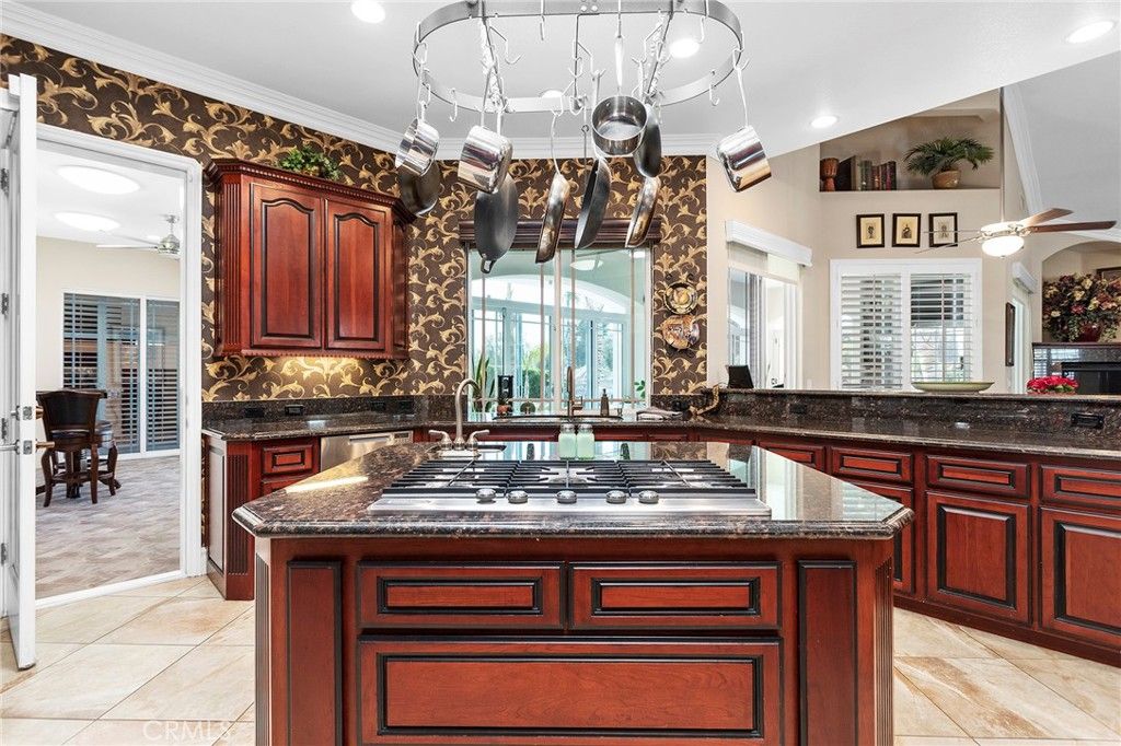 listing image 130720900187922241841
