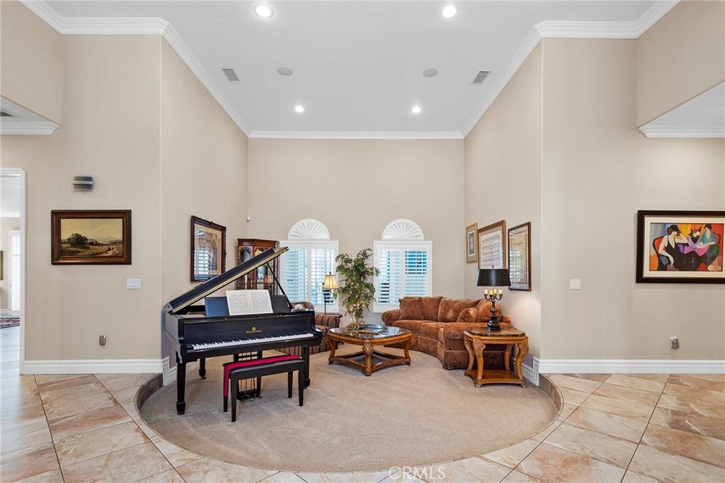 listing image 130723685402807682491