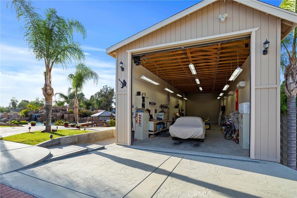 listing image 130723549739532324083