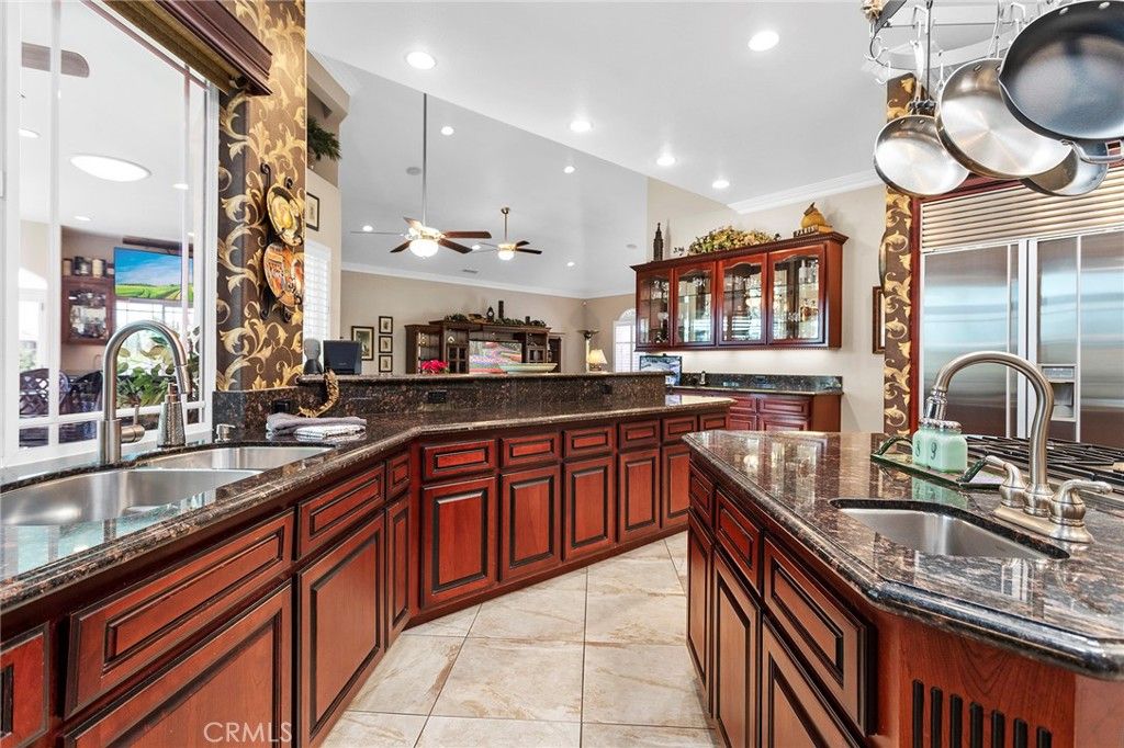listing image 130721879518539116480