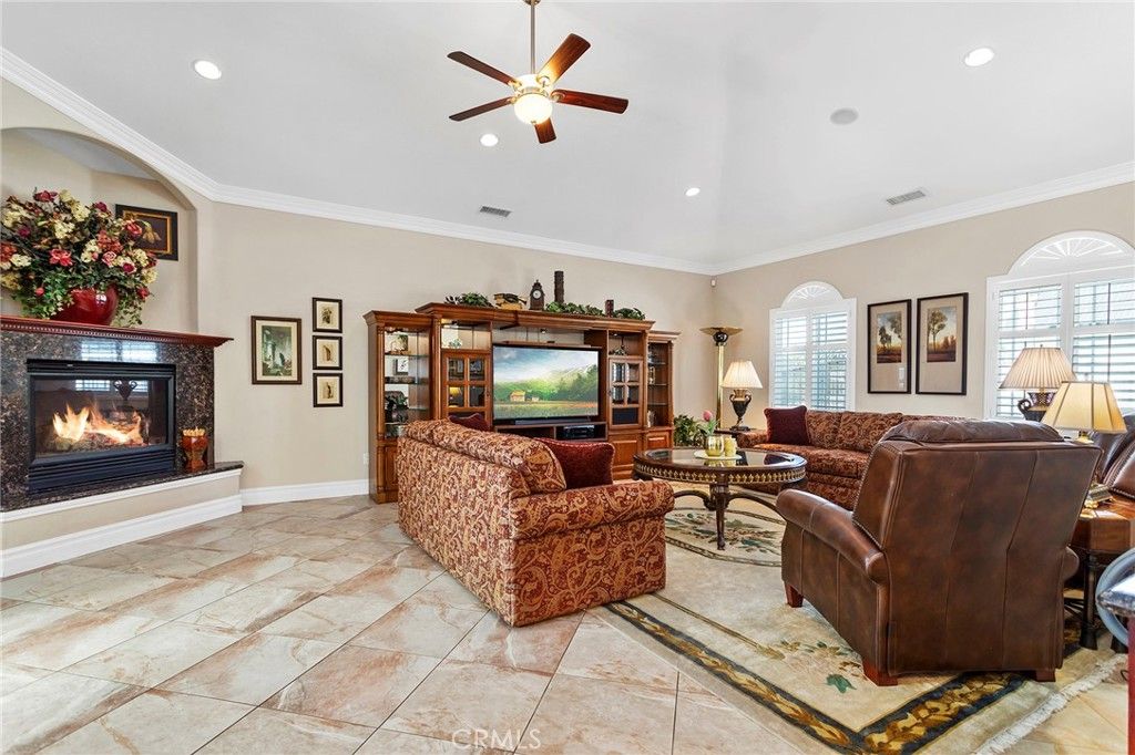 listing image 130720776379562600923