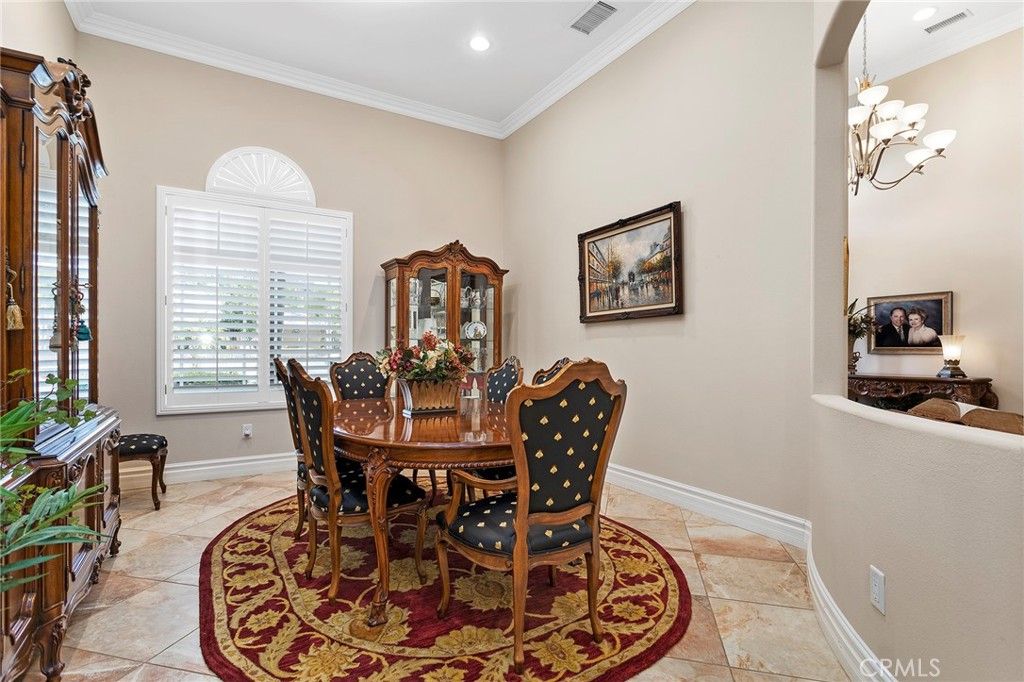 listing image 130727303672624219252