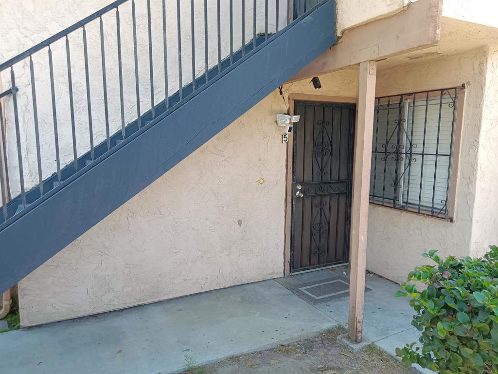 Photo 4 of 18 of 879 W San Ysidro Boulevard 5 townhome