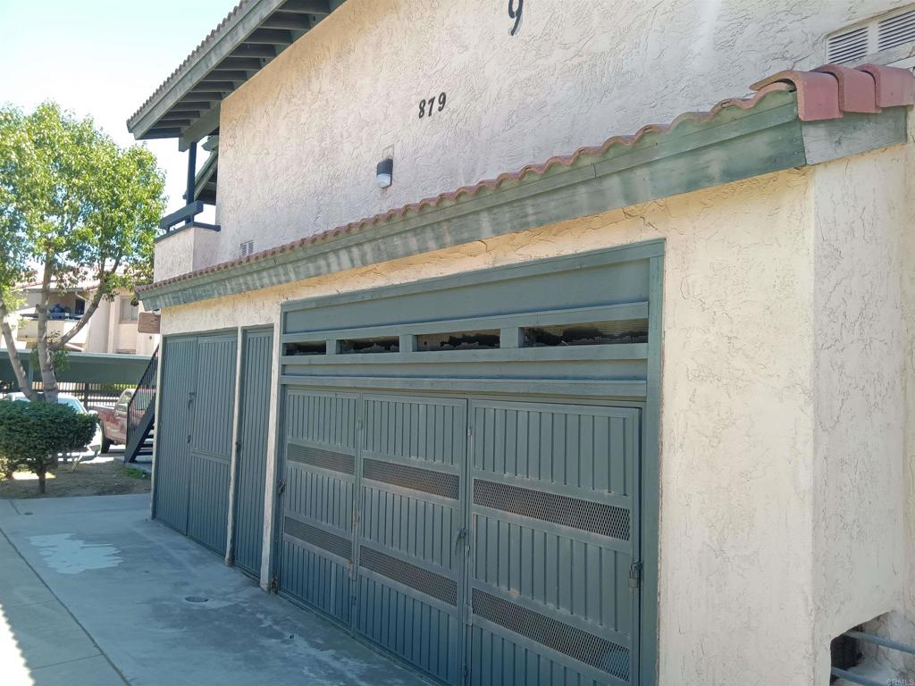 Photo 3 of 18 of 879 W San Ysidro Boulevard 5 townhome