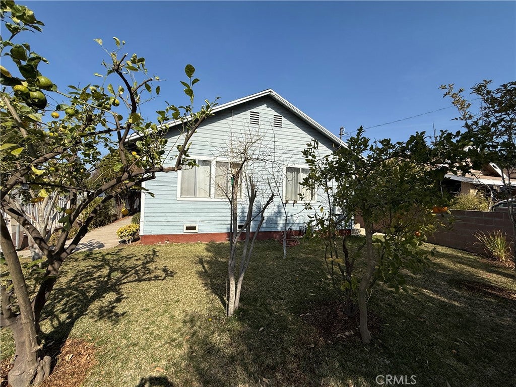903 E 7th Street