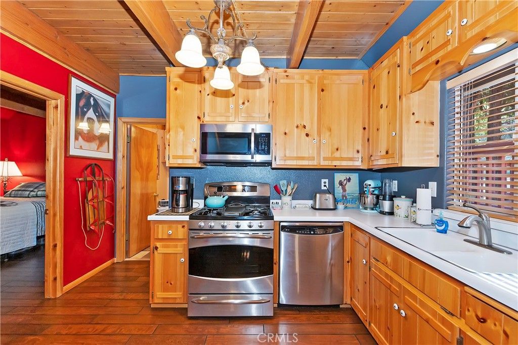 listing image 130723345238429087320