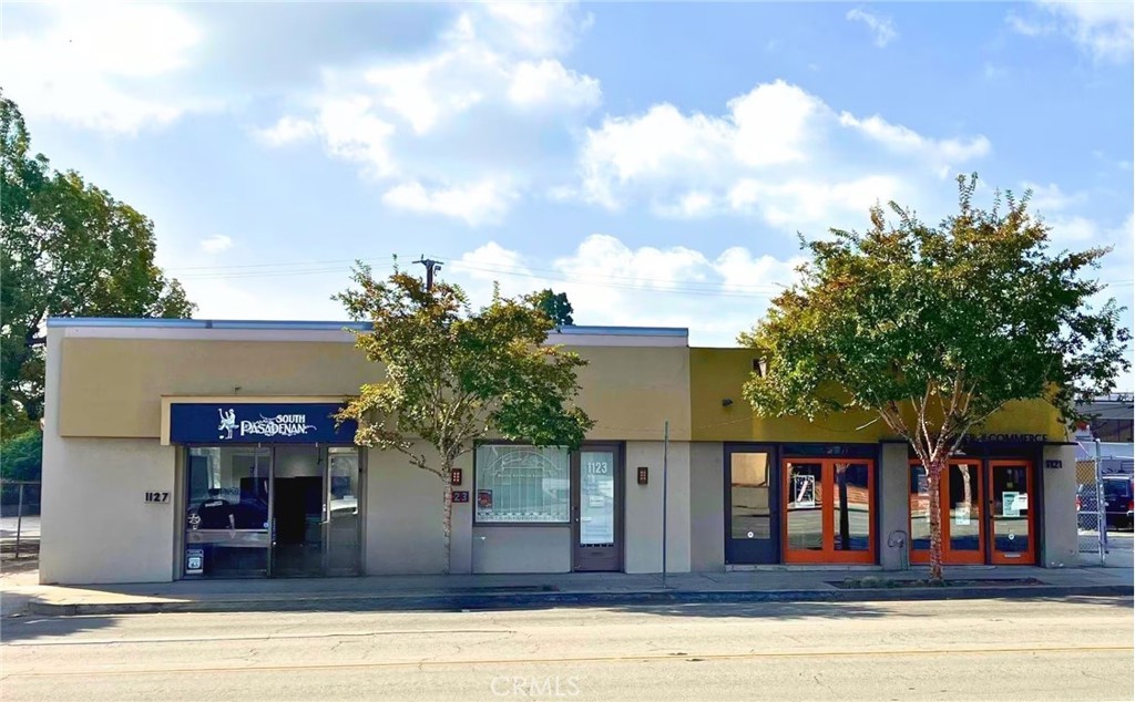 This 1500sq ft unit is a great space for retail or office businesses such as jewelry store, insurance, real estate, CPA, and other professionals. This space can also used as a small warehouse perfect e-commerce sales (Ex: Amazon or eBay). This is a gorgeous historic treasure in the heart of South Pasadena with Excellent Curb & Identity Appeal. Convenient location close to the Freeway 110. This is a must see commercial property in the area.