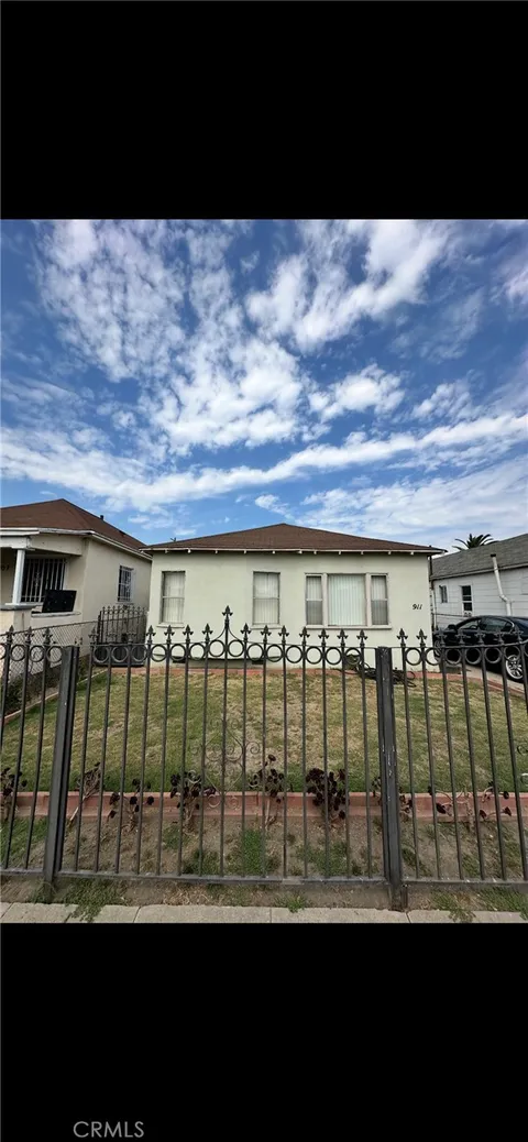 911 E 55th Street, Los Angeles, CA 90011 - MLS#: CV25029787