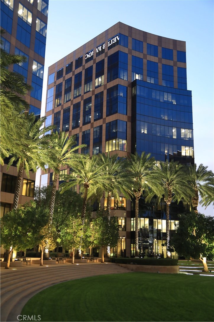 Suites ranging from 1,300 SF to 18,000 SF.
Located within Irvine Concourse, 2020 Main St. features high quality granite facade comprised of Carmen Red and Rojo Porrino Pink granite, offset by full height blue reflective and solar gray glass. The building offers a 100 lb/sf load factor, newly renovated five passenger elevators that move at 400 feet/minute with 3,500 pound weight capacity, a freight elevator that offers access to the loading dock, a parking garage that services 2030 Main St. and will be expanded to offer 7 levels - 886 spaces for employees and visitors, card access control system for parking and a 12' ceiling on the first floor. Electric Vehicle Charging Stations in the Parking Structure. Numerous amenities such as two hotels, 10 restaurants and the Sports Club Irvine are within walking distance. John Wayne Airport and 405 Freeway are located nearby.