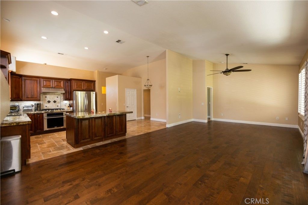 listing image 130723752412390986519