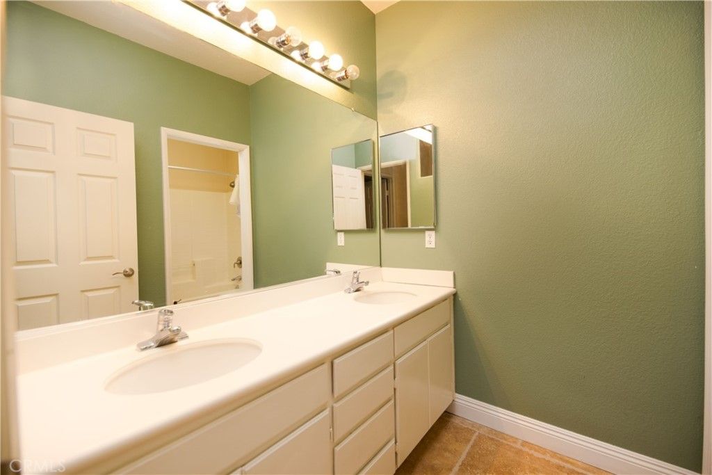 listing image 130728062836941353327