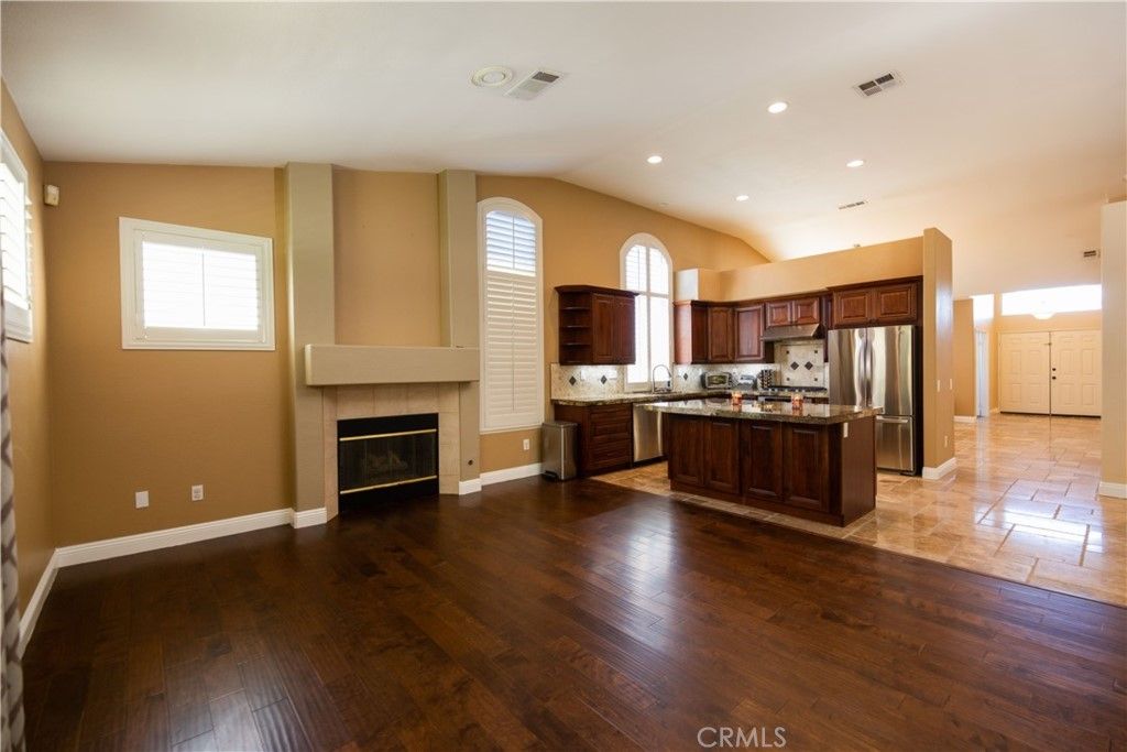 listing image 130723256020129764024