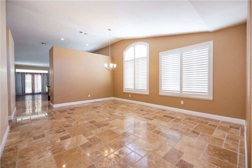 listing image 130721115045125524992