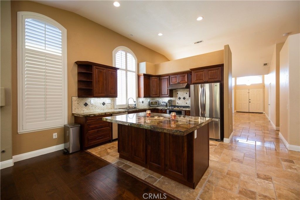 listing image 130727437378912085139