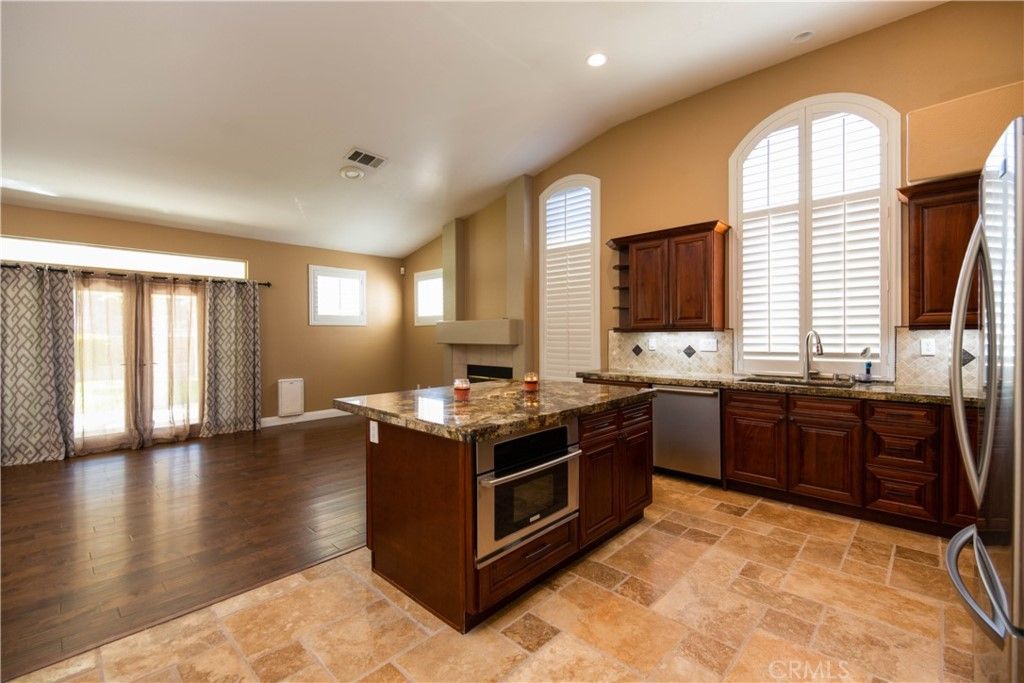 listing image 130727414954658108021