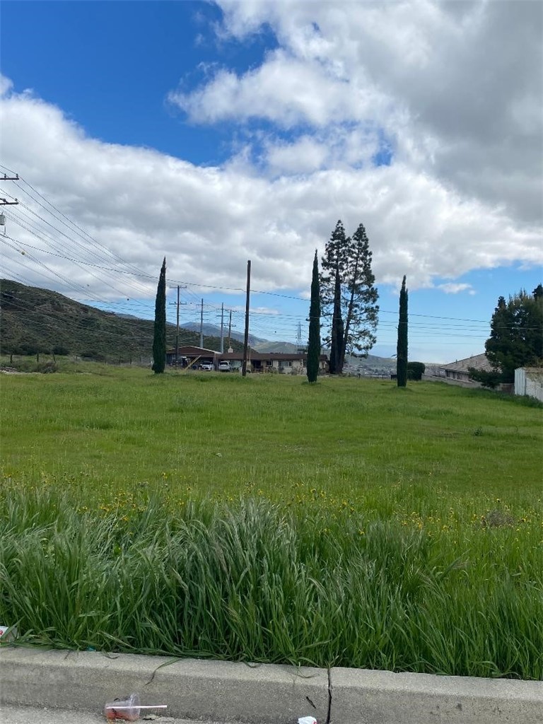 Beautiful beyond compare! This prime parcel extends from N. San Gorgonio through to N. Murray. Ample street frontage on both streets, allowing the possibility of a lot split. Build your custom home and consider building a spec home in the future. Located within a well established neighborhood of older custom homes on large lots. This type of property, in this location is a rare find. SELLER HAS REDUCED THE PRICE TO $235,000.00 FOR A LIMITED TIME.
HE WOULD LIKE TO GET THIS PROPERTY SOLD THIS SPRING.