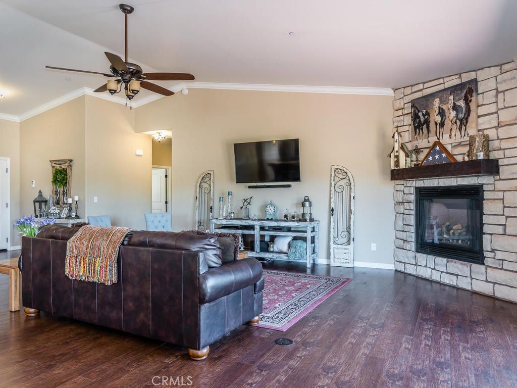 listing image 130726365415663703149