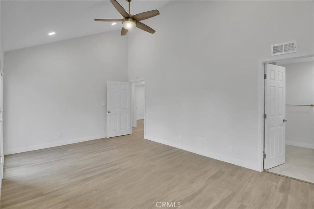 listing image 130727384064835980197