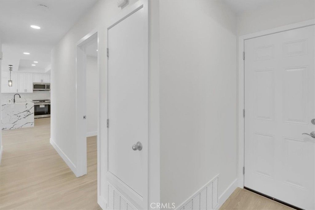 listing image 130721290705572155805