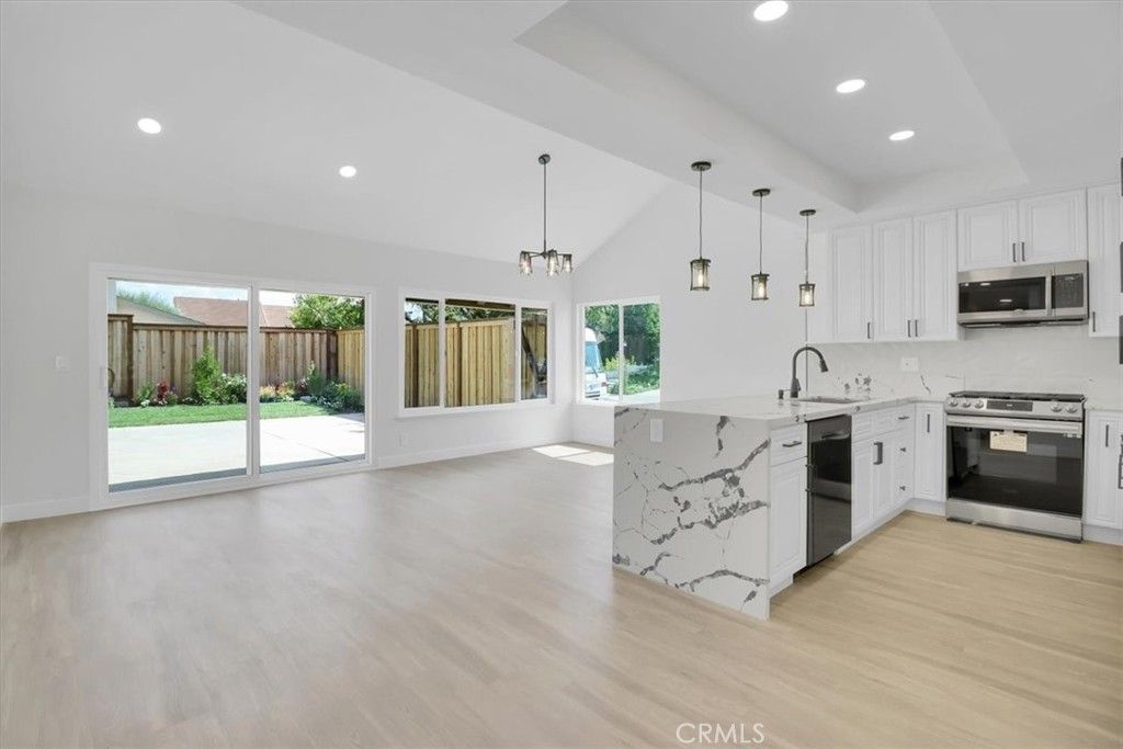 listing image 130725223858755013517