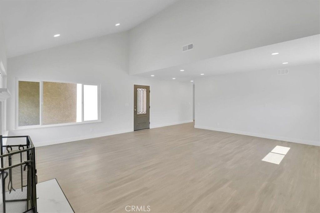 listing image 130729628486482664295