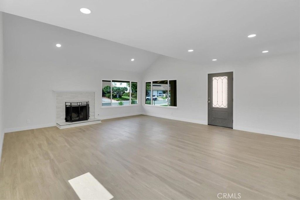 listing image 130723436190060591322