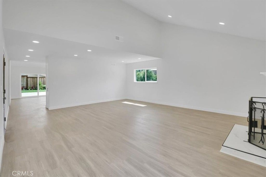 listing image 130727101501067242115