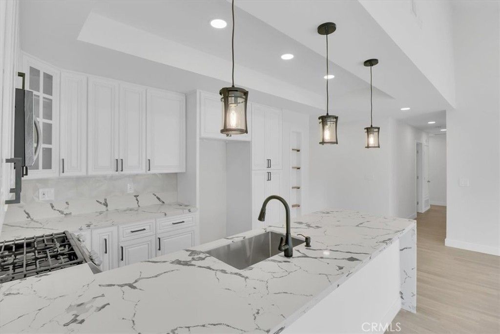 listing image 130724875848460153144